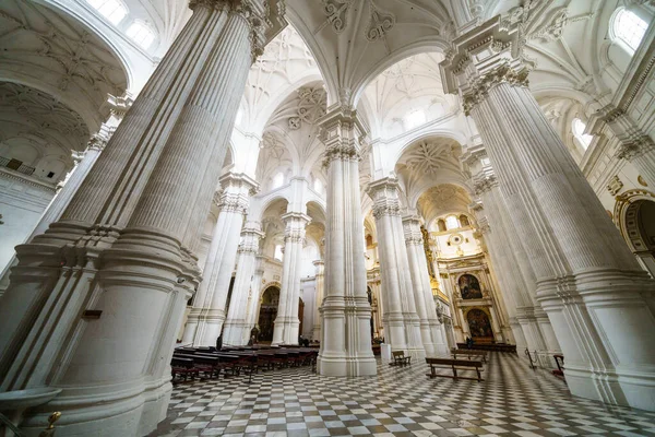 Granada, Hiszpania, 13 grudnia 2020. Główne wnętrze katedry — Zdjęcie stockowe