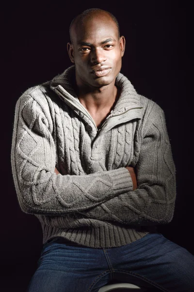Black man wearing casual clothes in black background — Stock Photo, Image