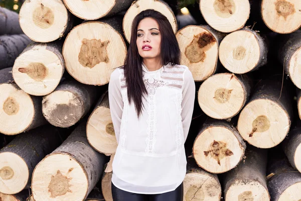 Jonge vrouw met groene ogen dragen casual kleding — Stockfoto