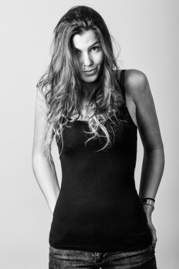 Rahat kıyafetler giyen kadın, moda, model