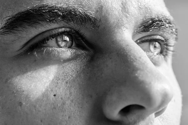 Macro shot of man 's eye — стоковое фото