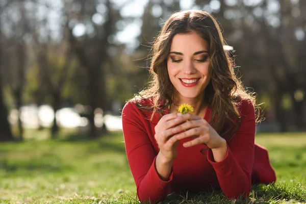 Woman rest in the park with dandelions — Stock Photo, Image