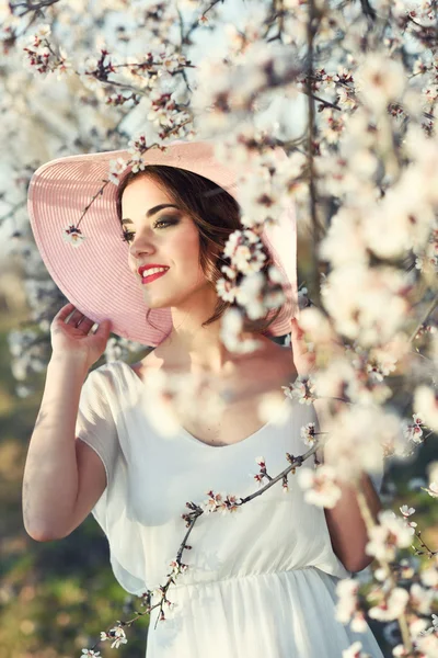 Portrait of young woman in the flowered garden in the spring tim — Stock Photo, Image