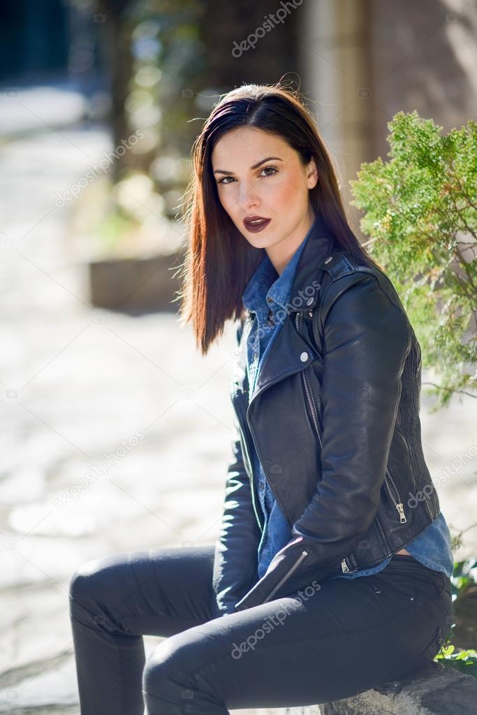 Young woman wearing casual clothes in urban background