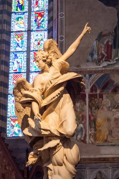 イタリア オルヴィエート2020年8月22日 フランシスコ モチの オルヴィエート大聖堂の受胎彫刻の天使 — ストック写真