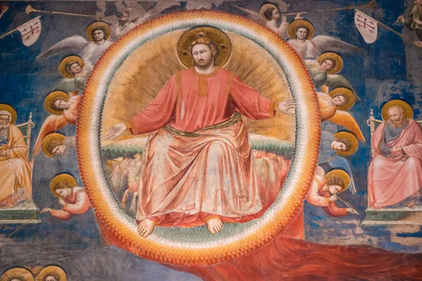 Padua, İtalya - 17 Ağustos 2020: Capella degli Scrovegni Şapeli 'nde İsa Mesih Padova, İtalya' da Fresco ile birlikte Giotto di Bondone 'nin ünlü tabloları ile