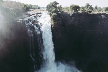 Afrika, Zimbabve 'deki Zambezi Nehri üzerindeki Victoria Şelalesinde Şeytan Kataraktı Şelalesi