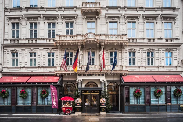 Wiedeń Austria Grudzień 2020 Hotel Sacher Wejście Słynie Ciasta Czekoladowego — Zdjęcie stockowe