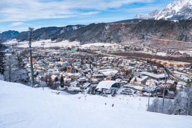 Schladming, Avusturya - Meşhur Piste Planai Kasabası ile Bitiş ve 10 koltuklu Ana Gondola Cablecar Bottom İstasyonu