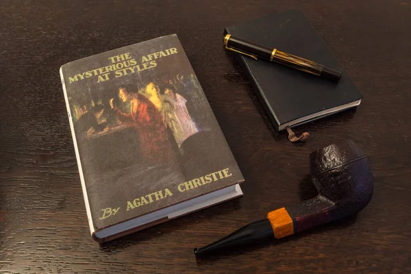 Londra, İngiltere, İngiltere - 2 Ocak 2021: Agatha Christie 'nin 