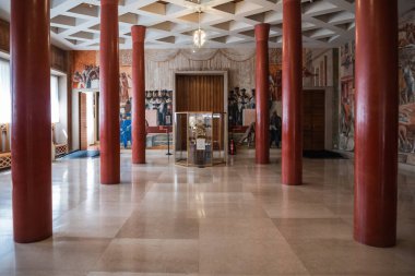Padua, İtalya - 16 Ağustos 2020: Palazzo Bo 'daki Padova Üniversitesi Mezuniyet Salonu, ayrıca Gio Ponti tarafından tasarlanan Bazilika olarak da bilinir.