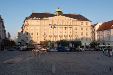 Brno, Moravia, Çek Cumhuriyeti - 12 Eylül 2020: Zelny Trh Lahana Pazarı 'nda Grandezza Oteli Dış Cephesi.