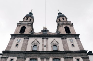 Kutsal Trinity Cizvit Kilisesi veya Innsbruck 'taki Jeduitenkirche zur Heiligen Dreifaltigkeit, Tyrol, Avusturya Üniversite Kilisesi olarak da bilinir.