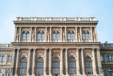 Nuremberg Izgara Sosis ya da Nuernberger Rostbratwurst ile lahana turşusu ya da ekşi lahana ve hardal