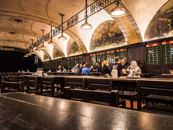 Praag Tsjechië Juli 2021 Fleku Brouwerij Bierhuis Restaurant Interieur Met — Stockfoto