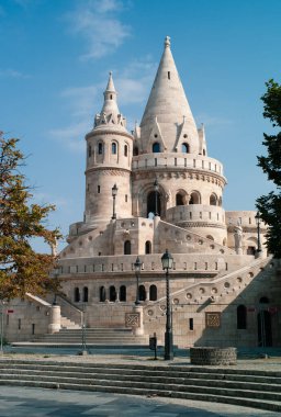 Budapeşte, Macaristan 'daki Buda Kalesi Bölgesi' ndeki Neo-Romanesk bir anıt olan Balıkçı Kalesi veya Halaszbastya