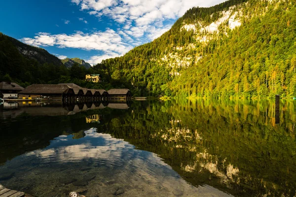 Valle Montaña Con Lago Día Soleado Brillante — Foto de Stock