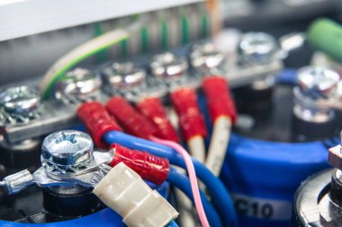 Yüksek hassasiyetli bir platin üzerinde çalışıyorum.