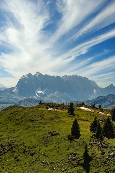 Hermoso Paisaje Con Montañas Cielo Azul —  Fotos de Stock