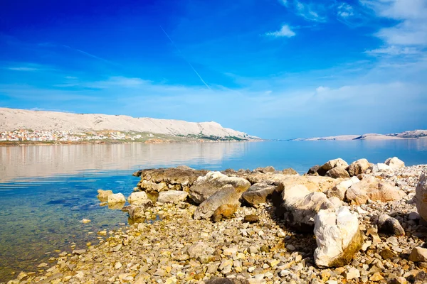 Adriatische strand in pag, Kroatië. — Stockfoto