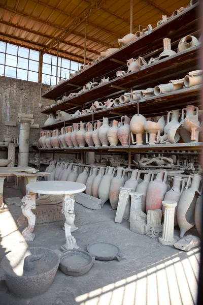 Pompeii antique pottery jugs — Stock Photo, Image