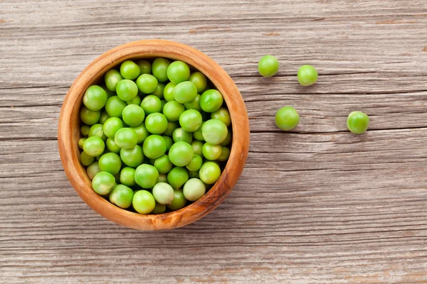 Fresh green pea in bowl on wooden background — Stock Photo, Image