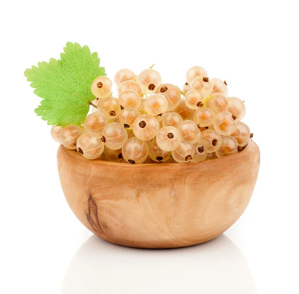 White currant fruit in wood bowls, over white background. — Stock Photo, Image