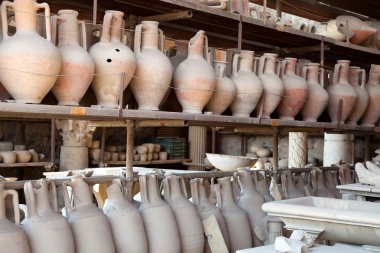 Pompei antik Çömlekçilik testiler.