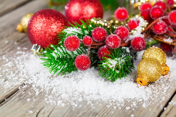 Decorazione di Natale su sfondo di legno. — Foto Stock