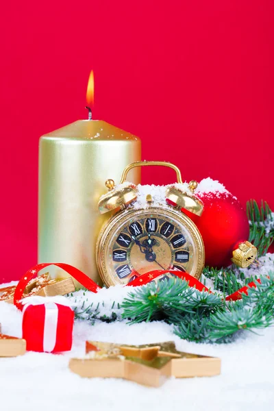 Christmas decorations - clock for the new year, candle, pine bra — Stock Photo, Image