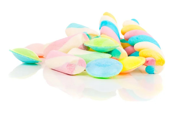 Färg marshmallows på vit bakgrund. — Stockfoto