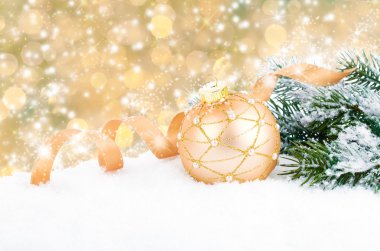 Altın christmas dekorasyon top soyut ba üzerinde şerit yay ile