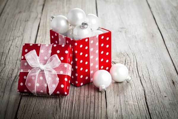 Red Christmas gift box, polka dots, on wood background — Stock Photo, Image