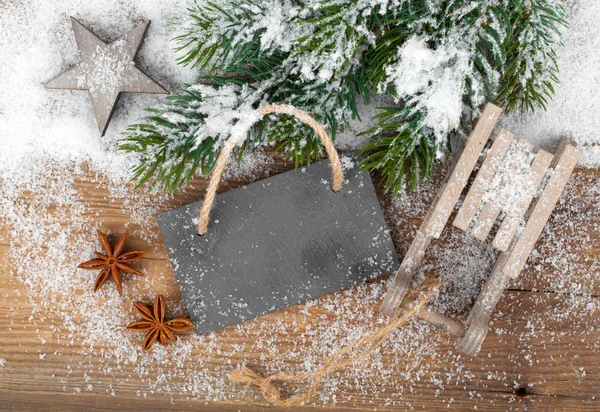 Decoración de Navidad sobre nieve, fondo de madera — Foto de Stock