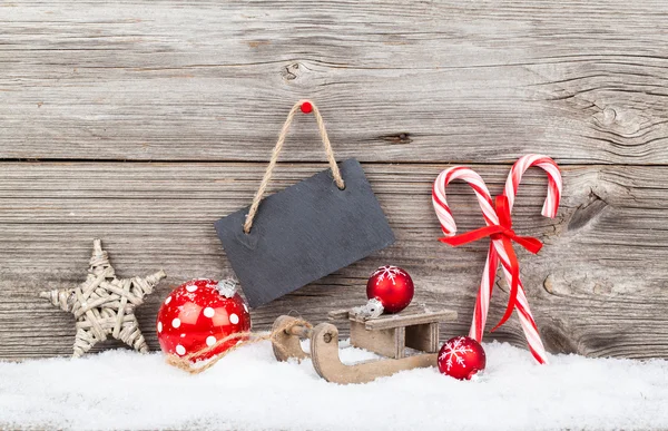 Decoração de Natal sobre fundo de madeira — Fotografia de Stock