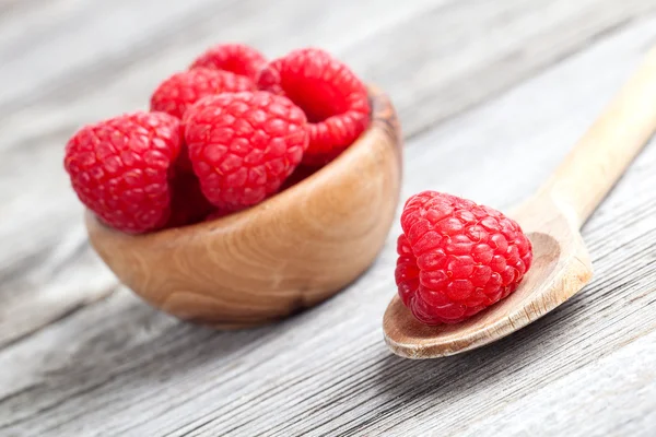 Raspberries on wooden background — Stock Photo, Image