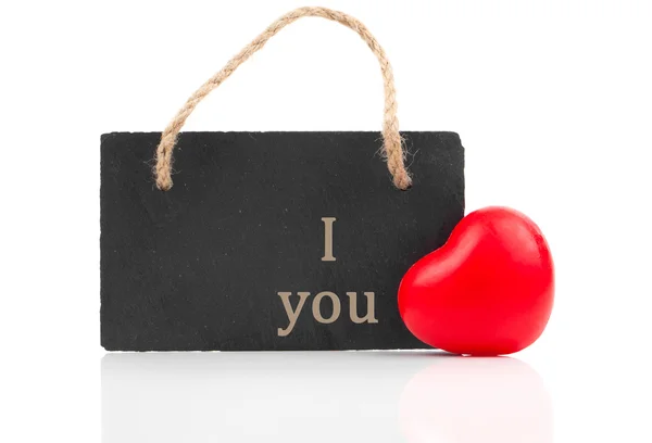 Coração vermelho com quadro-negro, no fundo de madeira branco — Fotografia de Stock
