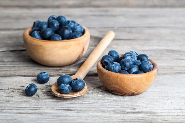 Blueberries on a wooden spoon — Stockfoto