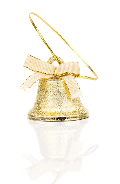 Vánoční zvonek s mašlí, na bílém pozadí — Stock fotografie