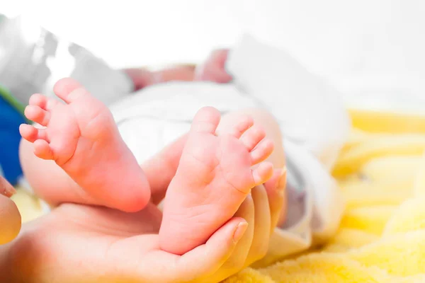Close-up van baby voeten — Stockfoto