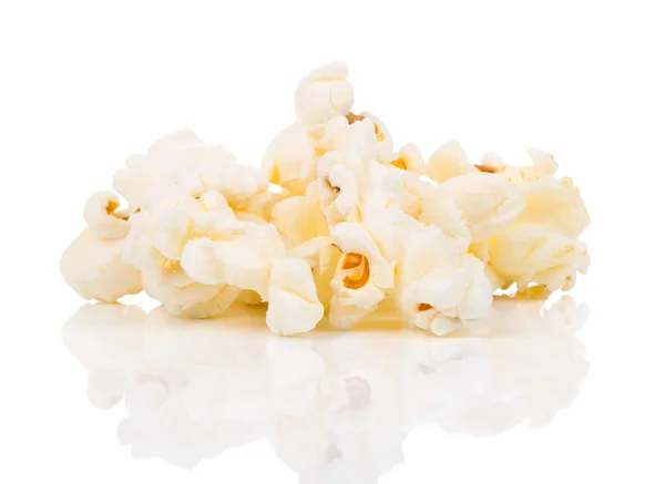 Popcorn isoliert auf weißem Hintergrund — Stockfoto