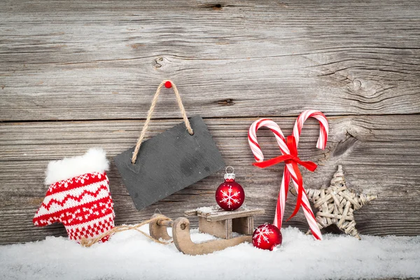 Vánoční dekorace s vánočními hole dřevěné pozadí — Stock fotografie