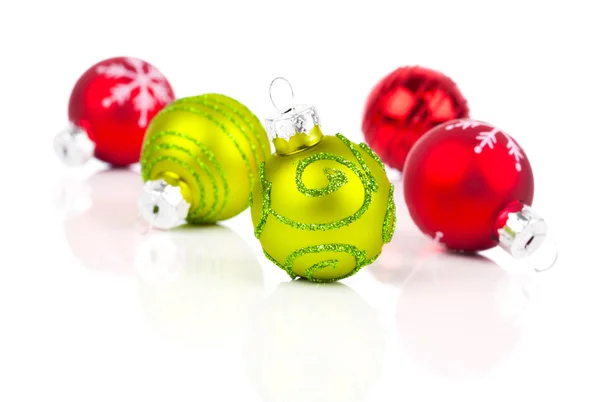 Boules de décoration de Noël, isolées sur fond blanc — Photo