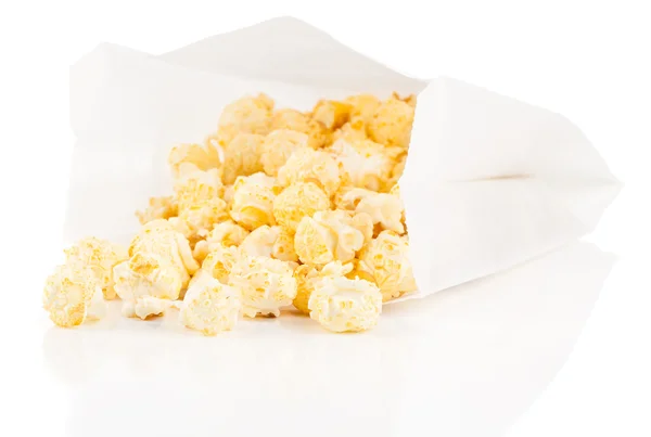 Bolsa de palomitas de maíz sobre fondo blanco —  Fotos de Stock