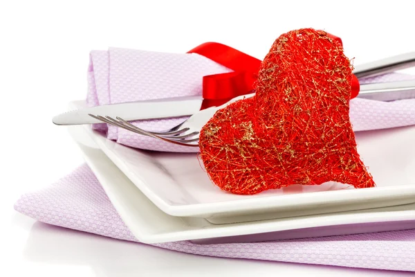 Corazón rojo con tenedor. Imagen conceptual para la cena de San Valentín / amor foo — Foto de Stock