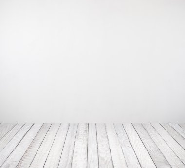 beyaz duvar ve ahşap zemin ile iç odası