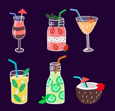 İzole edilmiş kokteyl içecekleri ve içecekleri.
