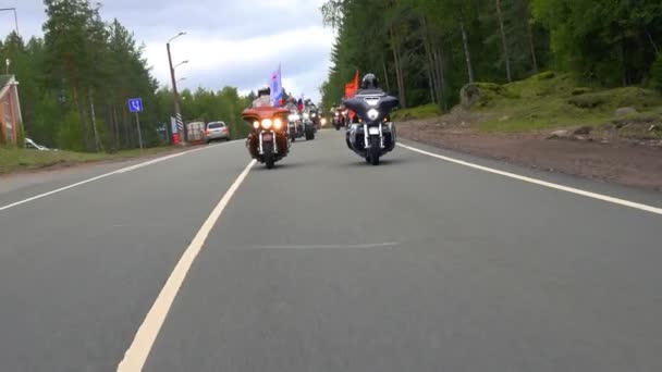 Stor Grupp Ryska Motorcyklister Från Olika Motorcykelklubbar Gör Varje Ett — Stockvideo