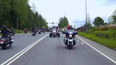 Her yıl farklı motosiklet kulüplerinden büyük bir Rus motosiklet sürücüsü grubu 2. Dünya Savaşı 'ndaki büyük zaferin anısına büyük çaplı bir motosiklet yarışı düzenliyor..