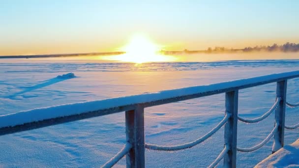 Hermoso Frío Atardecer Invierno Río Helado Vapor Aire Extiende Sobre — Vídeos de Stock